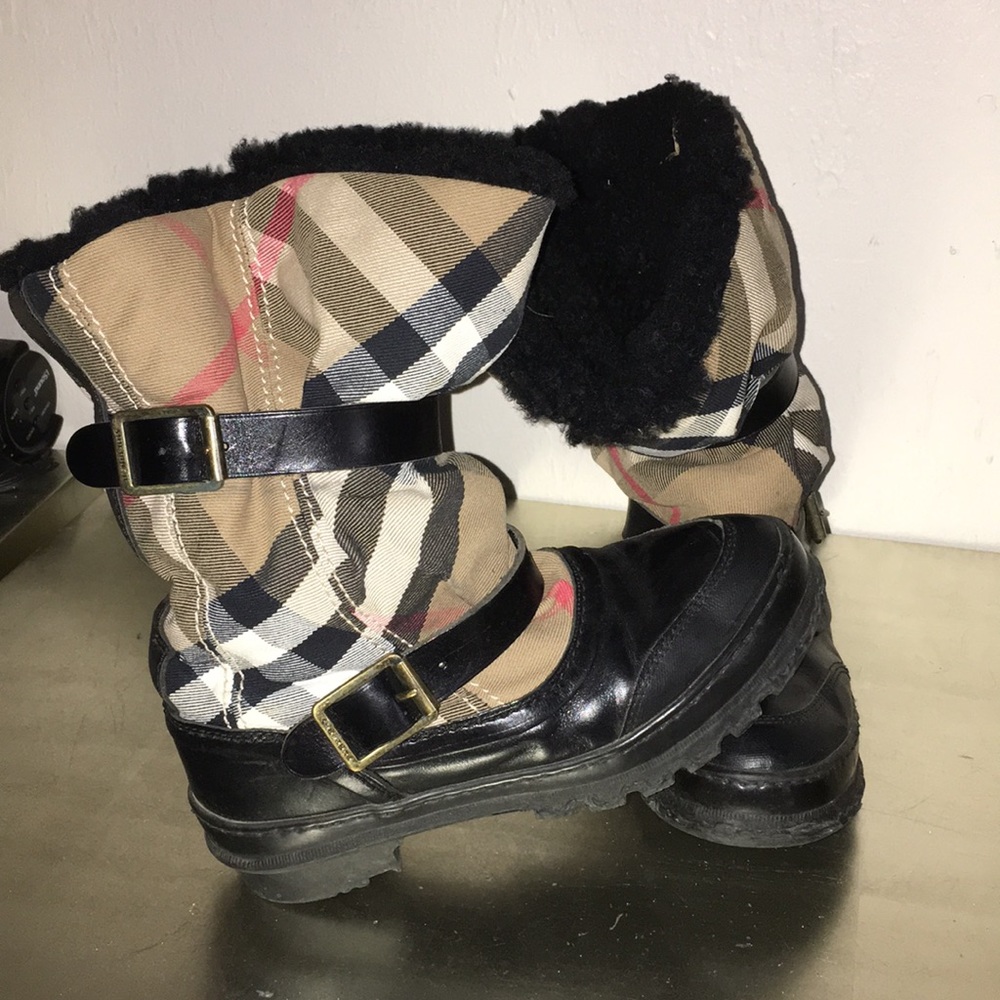 Burberry snow boots